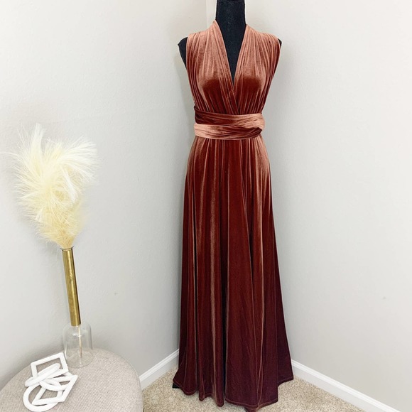 Revelry Dresses & Skirts - Revelry Micah Convertible Velvet Dress Rust size Large